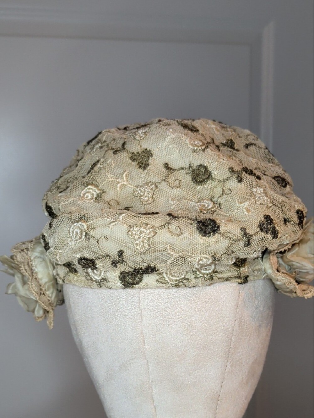 Antique 1920s Lace Boudoir Cap Ivory & Olive Green Floral Rose Accent 20-21" - Picture 7 of 11